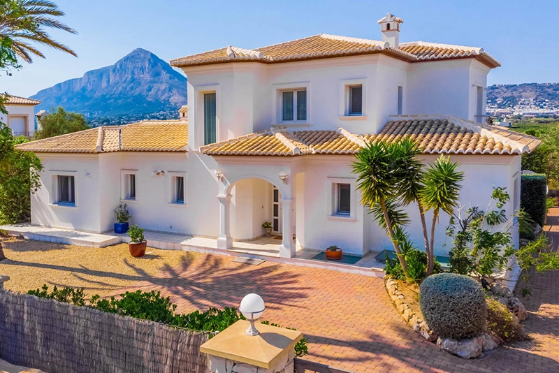 Factors to consider when buying a property in Alicante, Spain