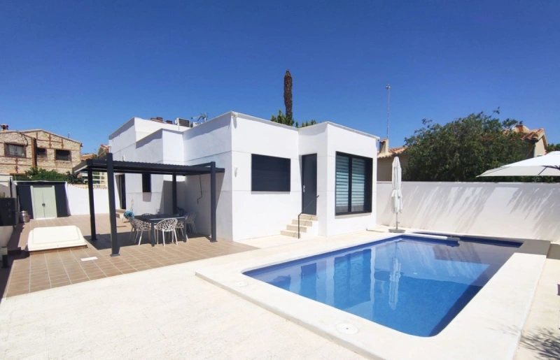 Factors to consider when buying a villa with a pool in Spain